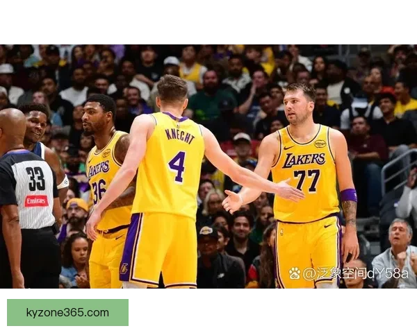 湖人队记透露斯马特或跳出合同多队准备用中产特例展开争夺